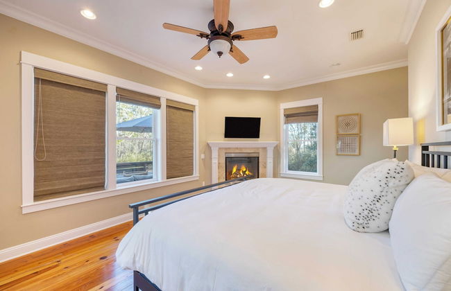 Blackwater Bay Hideaway by Avantstay Waterfront, Pool, Dock, Hot Tub - Photo 1