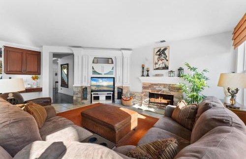 Carmel Valley Villa by Coastline Vacation Rentals - Photo 45