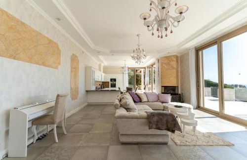 Gran Piscina Hidromasaje playa privada y sauna - Foto 13