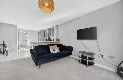 Spacious 4BR Newport Home - Ideal for Families & Groups - Foto 39