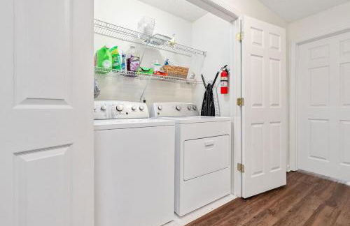 New 4BR 4BA AU Oasis 2 Mins to Downtown & Stadium Sleeps 10 - Foto 27