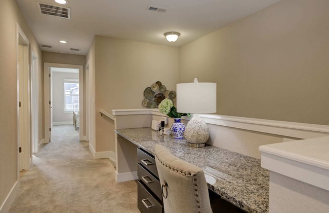 Marbella Lane Executive Townhome, 20 mins to Boulder - Photo 16