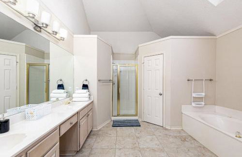 Modern Elegance Prime Location in Carrollton - Foto 10