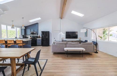 The Pink House - Palm Springs Gem with Private Pool & BBQ - Foto 17