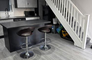 Aurang House, 1 Bedroom, with Kitchen, 55" Flat TV, Private Parking - Foto 7