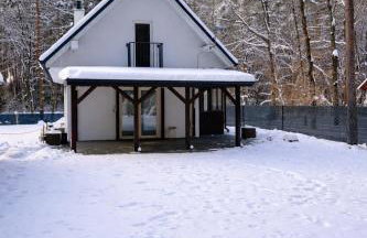 Domek w lesie blisko rzeki - Foto 1