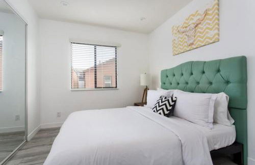 Sunny 1 Bedroom in the Heart of Venice Beach - #3 - Photo 13