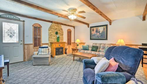 Charming Ingram Home with Yard and Furnished Patio! - Foto 5