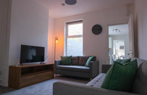 5BR House, Free Parking, Fast Wi-Fi, Sleeps 10 - Foto 19