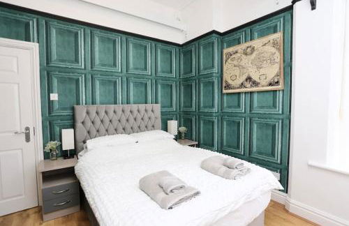 The Hot Tub Townhouse by Holiday Heim - Photo 15