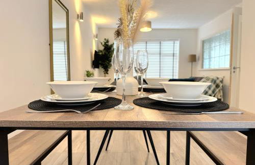 Serene 3-Bedroom Family Rochdale Home with Garden - Foto 21