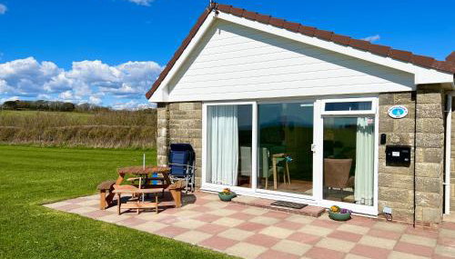 BAYVIEW self-catering coastal bungalow in rural West Wight - Foto 2