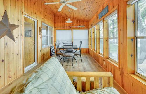 Waterfront Spirit Lake Vacation Rental with Dock! - Foto 26