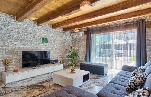 Villa Patrick-Luxury stone house in the center of Istria - Photo 32