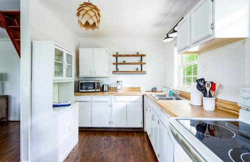 Shenandoah mountain cottage w hot tub & fire pit - Foto 8