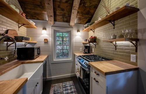 Enchanting Mountain Cottages w Hot Tub & Fireplace - Foto 23