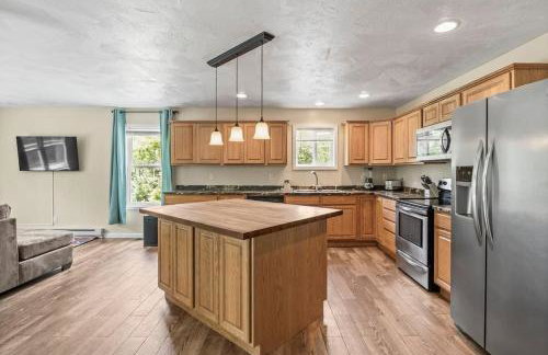 Hot Tub! LRG Home! Sleeps 22!Near Ithaca! Dogs OK - Foto 36