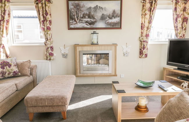 Superb Detached Lodge Located on Skipsea Sands - Photo 10