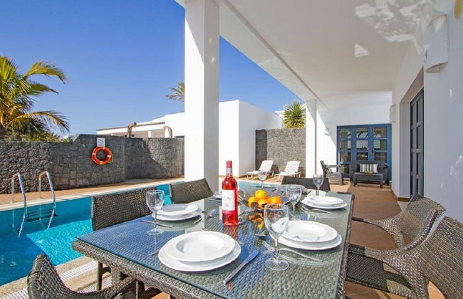 Beautiful 5-bed Villa in Playa Blanca - Photo 40