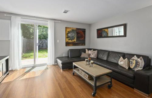 Townhome in No VA, 40 Mins to DC, Pets OK, Fast WiFi - Foto 9