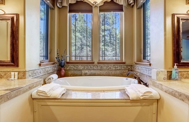 Stunning Forest Retreat - Walk to Upper Truckee River! - Foto 18