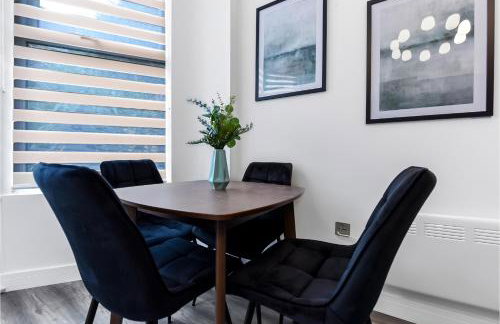 Fabulous One Bedroom Flat with Private Garden - Photo 4