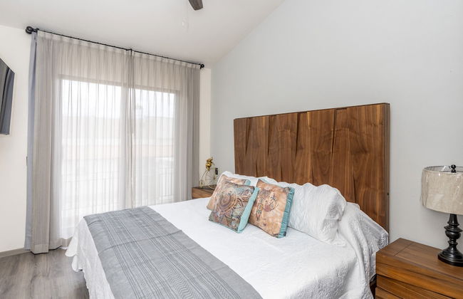 4BR Oasis with Pool & Gym at Nueva Escondida - Foto 11