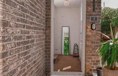 3-Bed Cottage Sleeps 8 Walk to Thames Garden - Foto 6