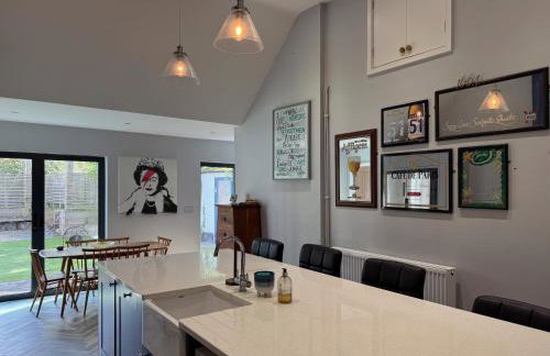 Historic Hampshire Cottage with Private Putting Green - Photo 38