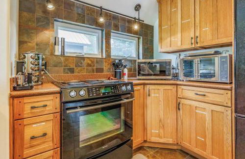 Walk-In Skiing/Tubing Across at Summit East - Foto 21