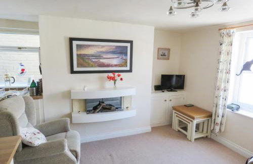 Odd Sock Cottage - Photo 3