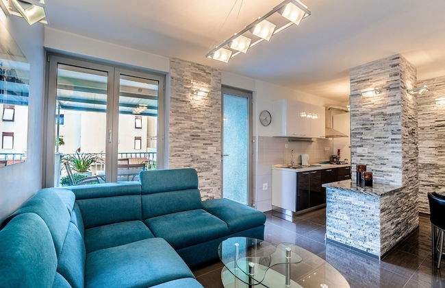 Modern apt Close to Znjan Beach, With big Terrace - Photo 14