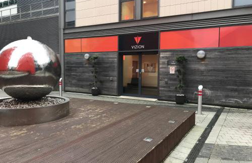 iSTAY APARTMENTS at VIZION - Fully Equipped Modern Serviced Apartments with Balconies, Superfast Broadband, Free Allocated Parking Space, 24h Security, Rooftop Gardens, Located in Central MK - Photo 67