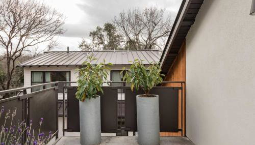 Cozy Bungalow Retreat Walking Distance to Downtown - Foto 2