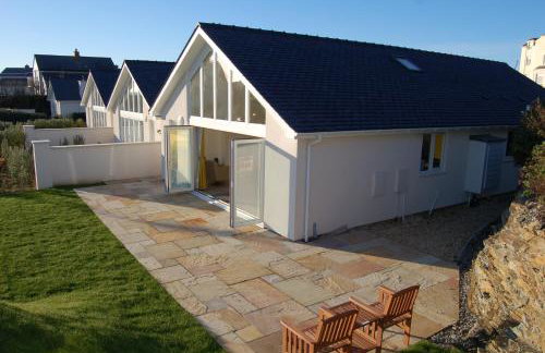 Beautiful, Modern Villa 5 mins walk from the Stunning Bay at Trearddur - Photo 8