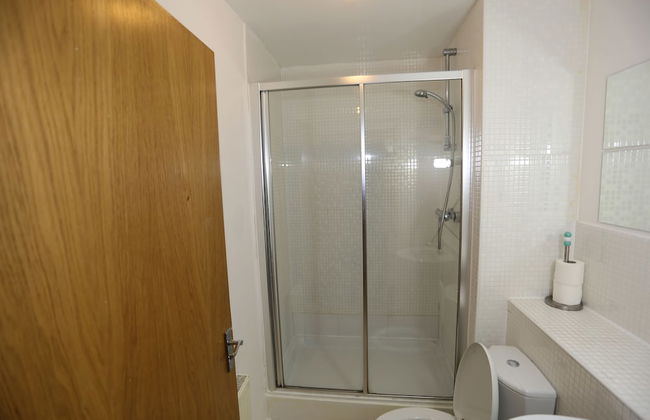 2 bed Riverview Bridge House Apartment - Foto 37