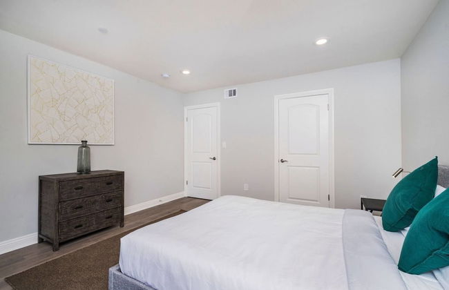 Brand NEW Modern Luxury 3bdr Townhome In Silver Lake - Photo 10