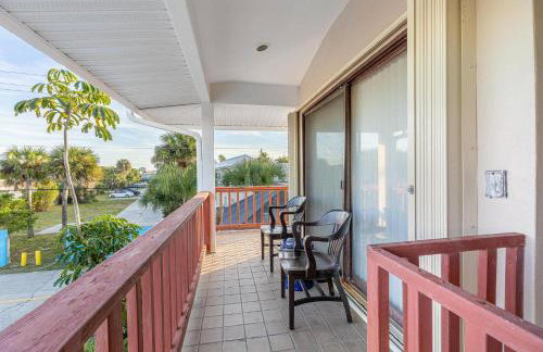 SAND CASTLE-Fun For Big Groups-Walk to Beach, Heated Pool, Lanai - Foto 28