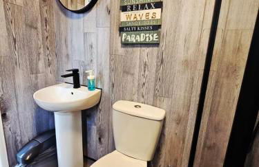 The Woodland Lodge - Wood Fired Hot Tub and Firepit - Foto 28