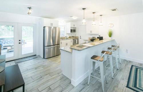 Hot Tub 5 min to beach King Bed - Foto 8