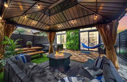 Black House - Downtown Elegance with HotTub and King Beds - Foto 49