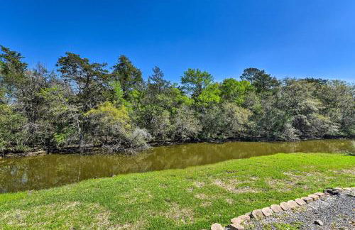 Waterfront Family Home with Patio in Hitchcock - Foto 35