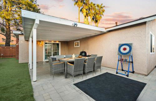 Entire Private Home with 3 Bedrooms 2 Bathrooms, Gated Yard, Garage, Hot Tub, 4-Beds, Golf, Mira Mesa, Available Now - Photo 4