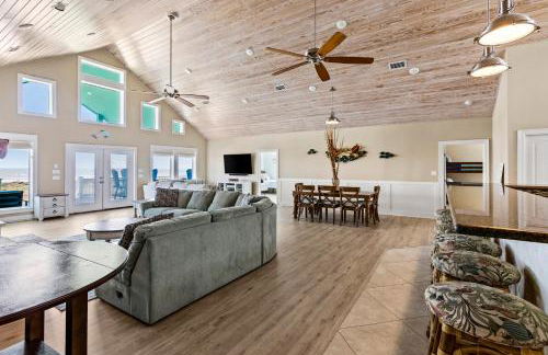 Beachfront Hideaway! Luxury Beachfront, SwimSpa, Game Room, Firepit by Bolivar Vacations - Foto 27