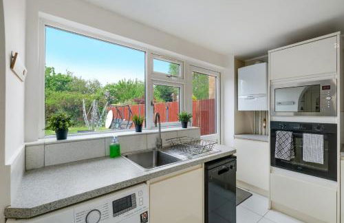 Elegant 5 Bed Home with Garden & Parking - Slough - Foto 33