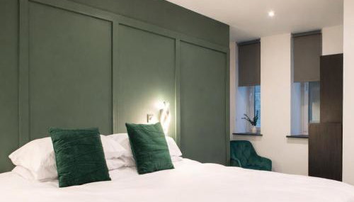 Central Bradford 1 Bed With Super King Bed Workspace WiFi & Netflix - Foto 5, wardrobe