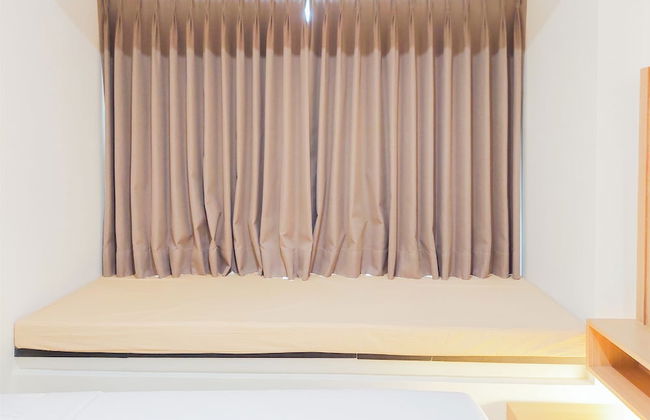 Homey And Cozy Living Studio At Collins Boulevard Apartment - Photo 13