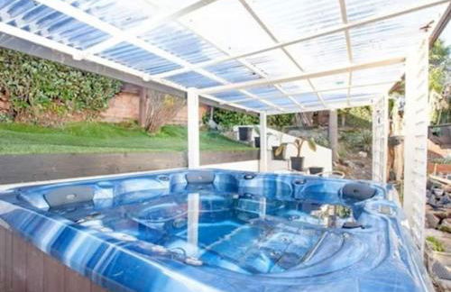 3 Bedroom Bungalow with great Sea Views, Private Hot Tub & Gardens - Foto 44