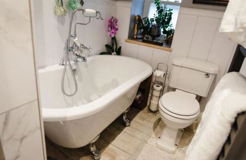 1800 Period Grade 2 Listed Cottage Addingham - Photo 22