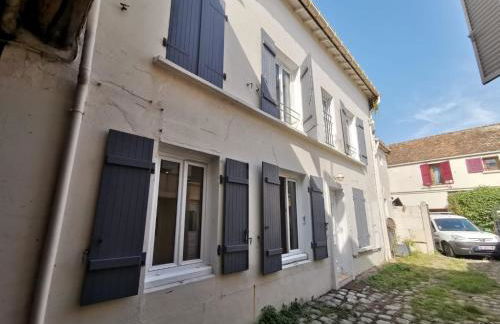 Charmante maison atypique ambiance ville village - Foto 2